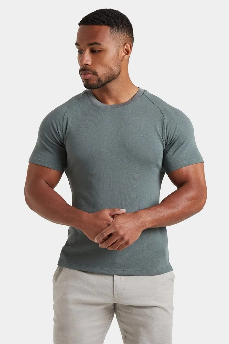 Knit Look T-Shirt in Khaki Grey